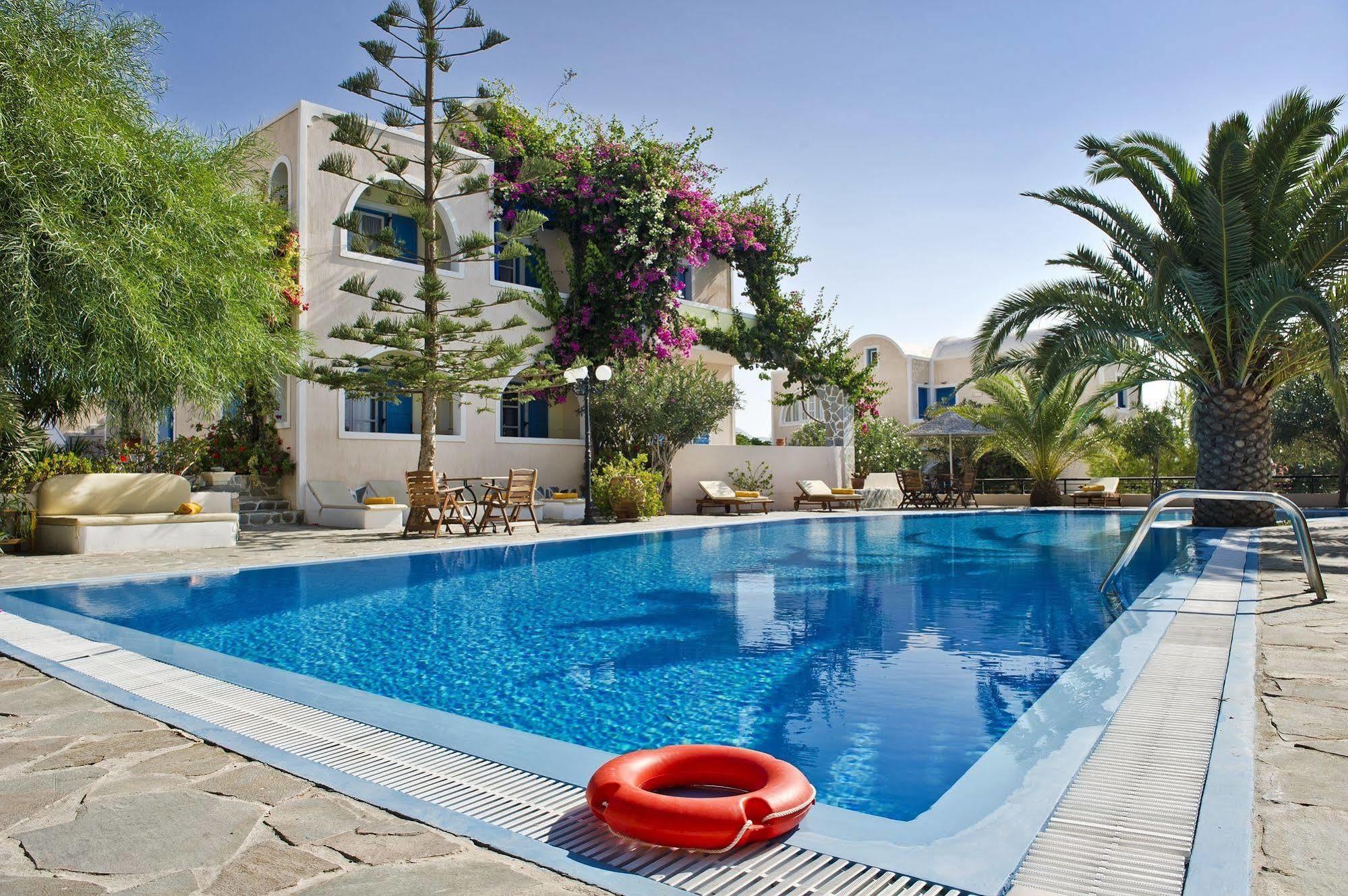 Paradise Aparthotel 3*